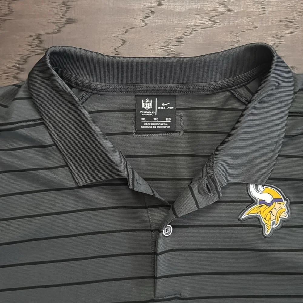 Nike Men's Black Polo with Subtle Stripes